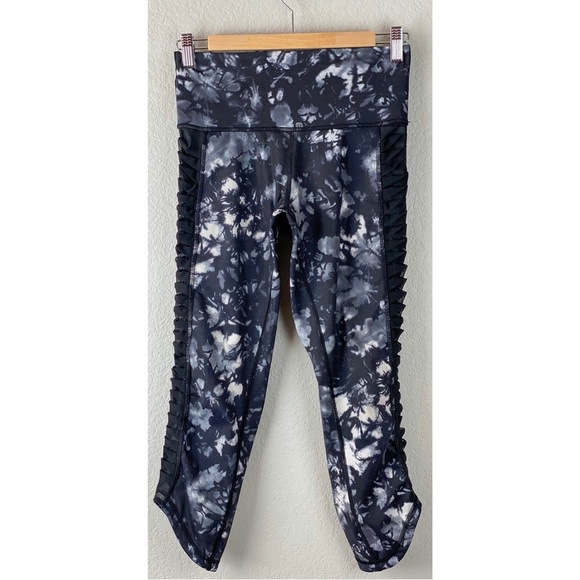 Lululemon Cropped Legging with Ruched Siding, size 6 - Picture 1 of 6